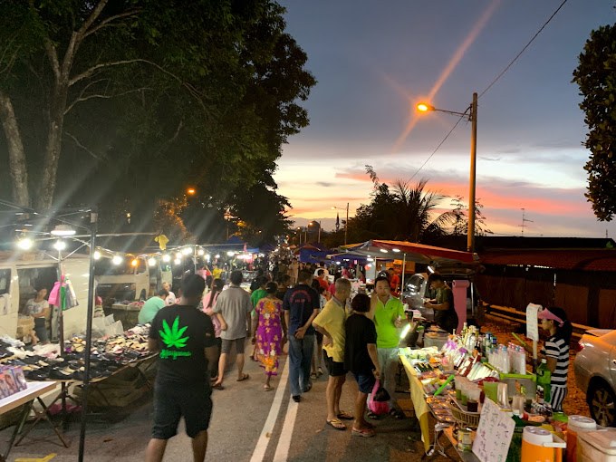 Pasar Malam Jumaat Taman Universiti - Friday Night Market JB