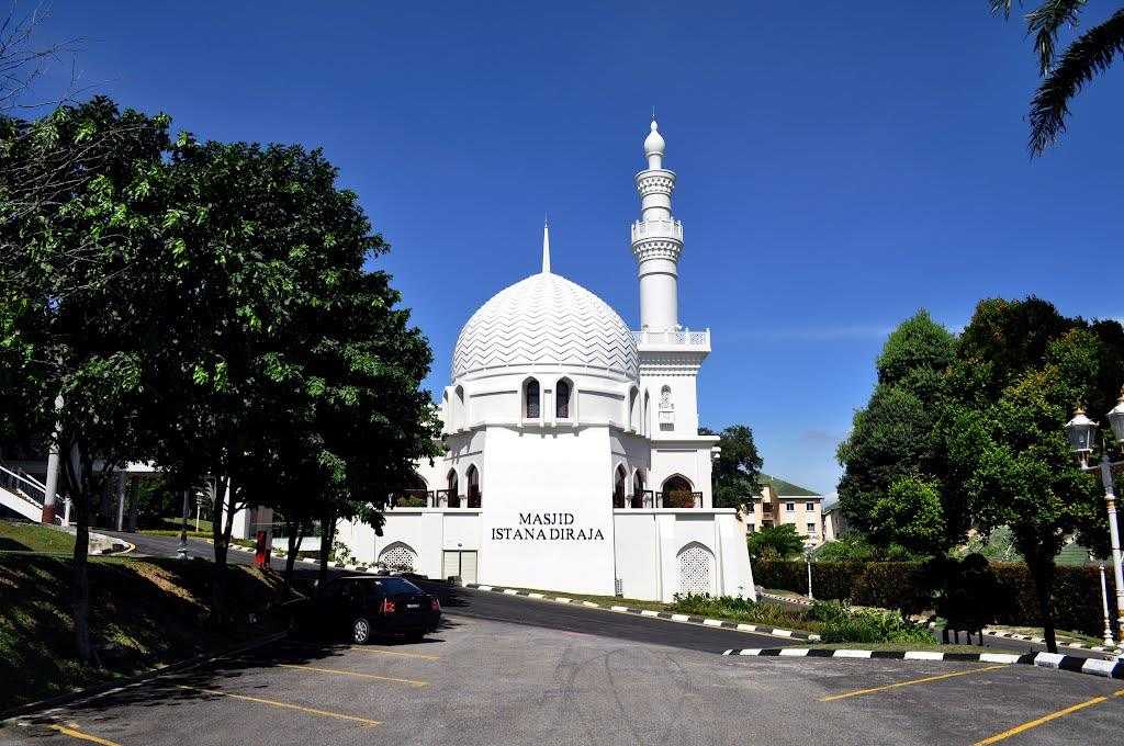 Masjid near Istana Alam Shah location