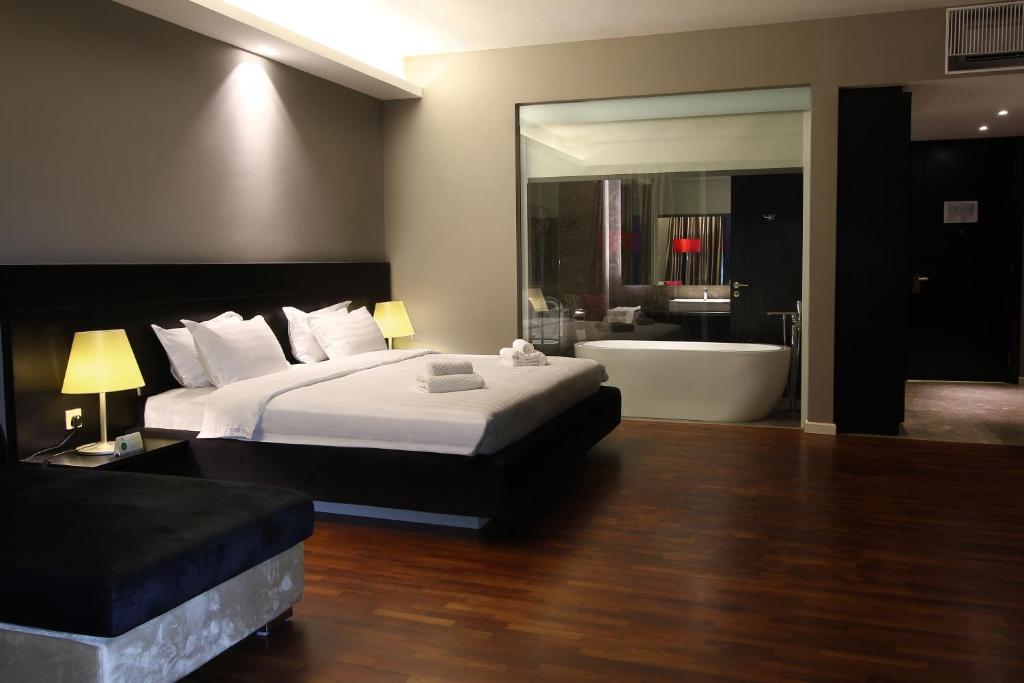 The Shore Hotel & Residences room