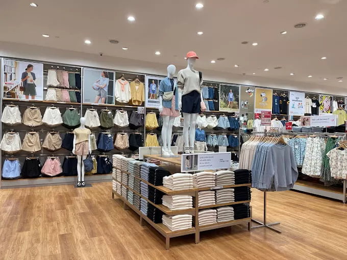 UNIQLO Mid Valley Southkey girl