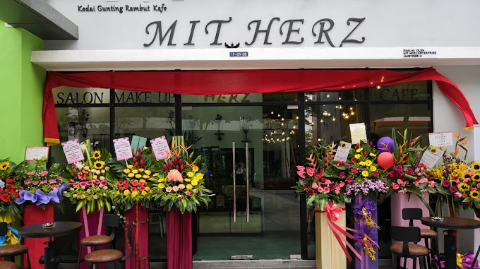 Mit Herz Salon Cafe