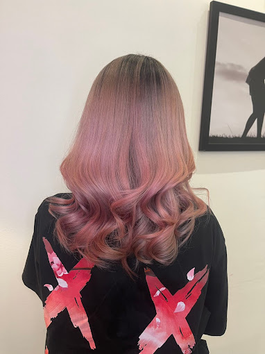 Niko Hair & Nail Gallery girl