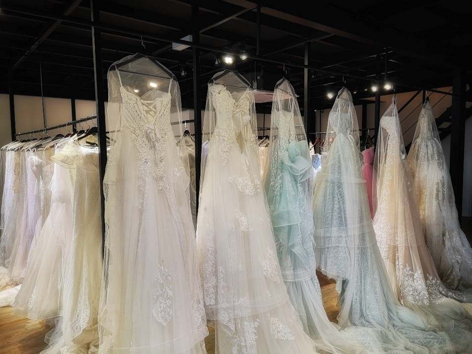 AF Photo Studio- Wedding Dresses