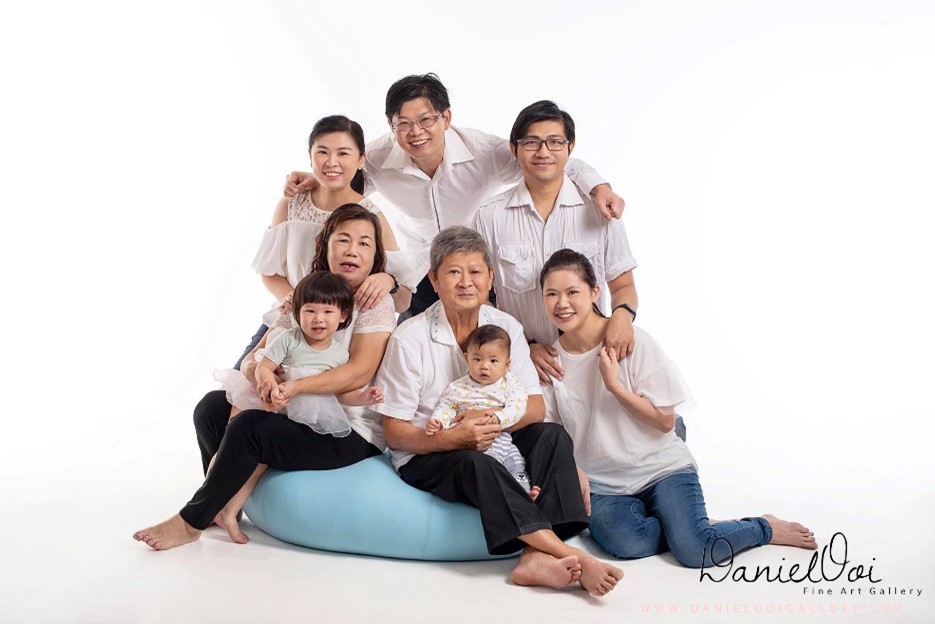 Daniel Ooi Fine Art Gallery - Family Photo