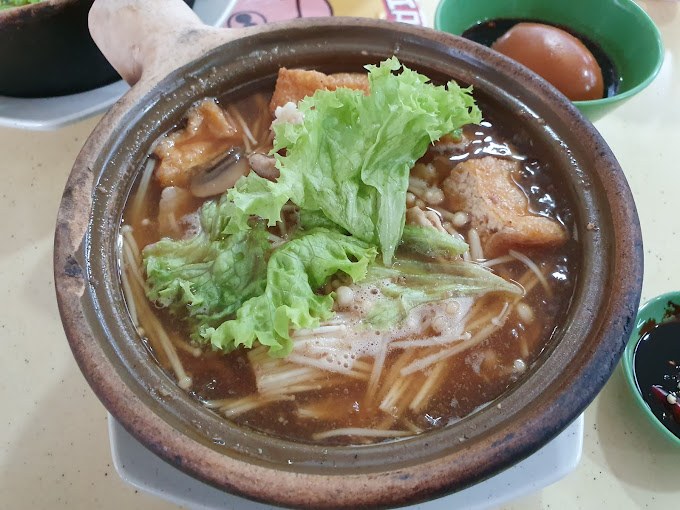 Hong Ji Claypot Herbal Bak Kut Teh soup