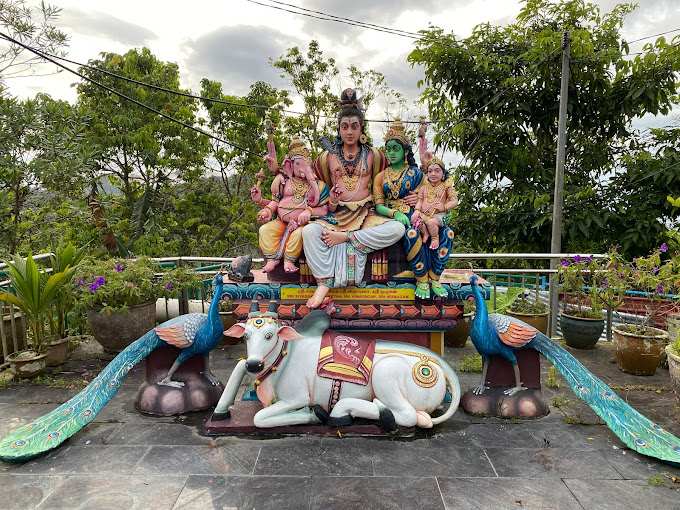 Sri Aruloli Thirumurugan Hindu Temple satues