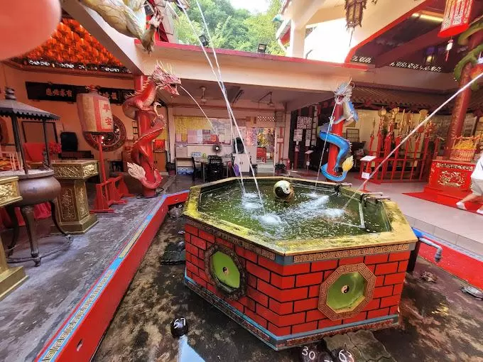 Tangkak_Kian Hoon Kiong Temple Octagon pool