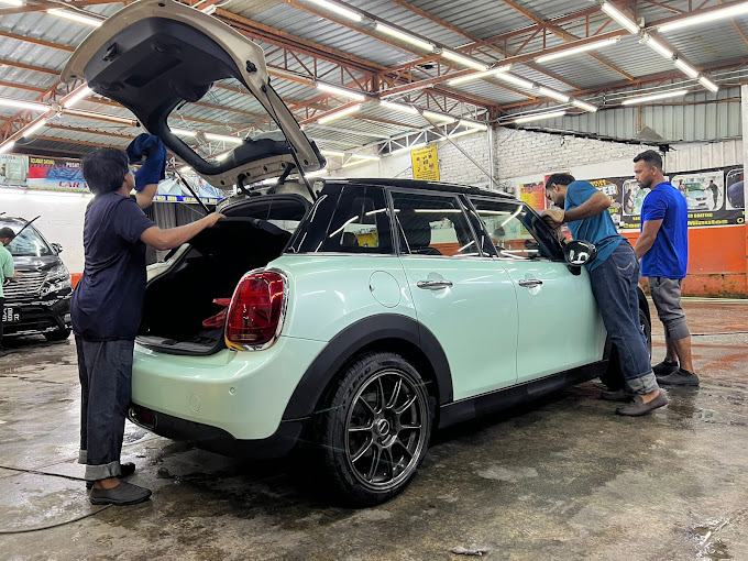 JB Singapore Holiday Car Wash team