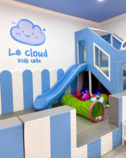 Le Cloud Cafe Kids play area