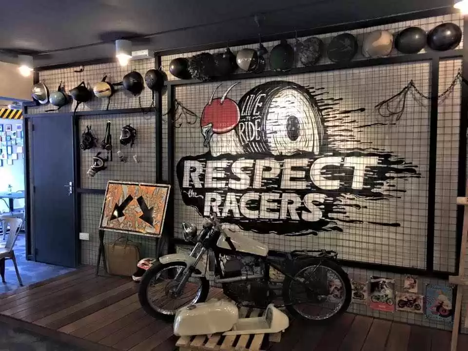 Cafe Racer interior