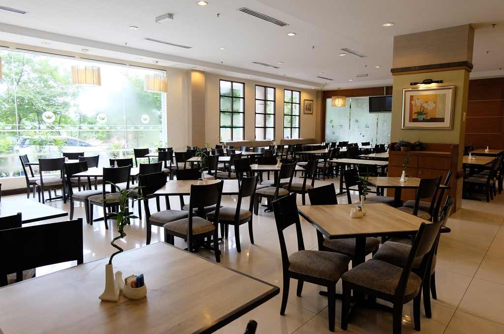 Crystal Crown Hotel Kuala Lumpur room Crown Café Coffee House