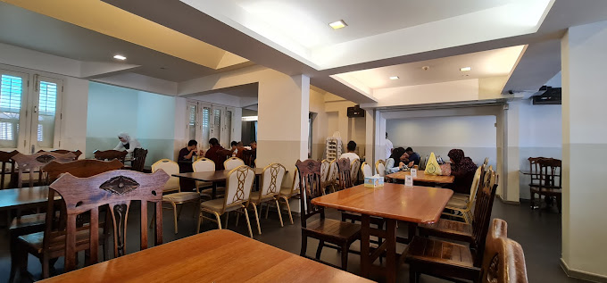 Hjh Maimunah Restaurant and Catering vibe