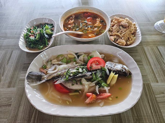 Restoran Terapung Seafood Bujang Firefly food