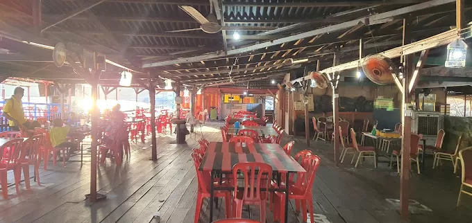 Restoran Terapung Seafood Bujang Firefly vibe