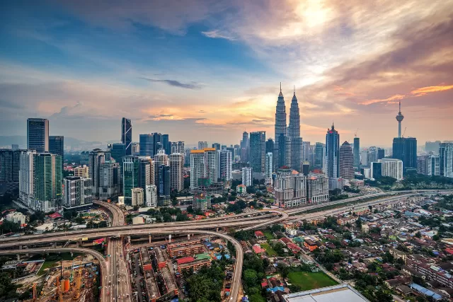 How to Travel Like a Local in Kuala Lumpur, Malaysia